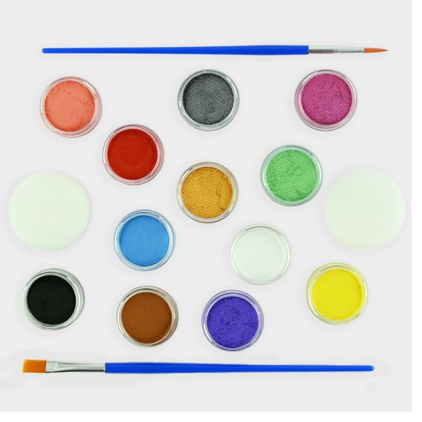 Este kit es la solución definitiva para las familias que buscan un maquillaje versátil y respetuoso con la piel infantil. Gracias a su base de agua, las pinturas son amables con la barrera cutánea de los más pequeños y se retiran sin esfuerzo. La combinación de colores mate esenciales con los deslumbrantes tonos brillantes permite desde los detalles más sutiles hasta las transformaciones más espectaculares