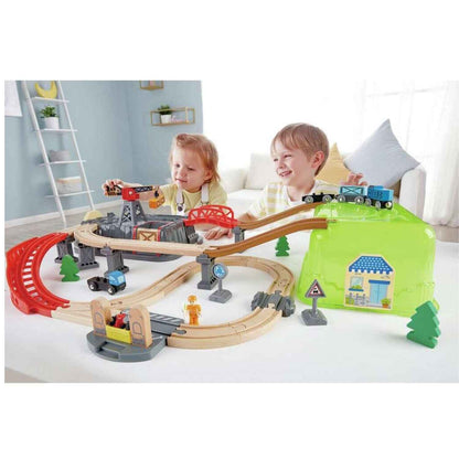 El&nbsp;Cubo de Construcción de Trenes es el set ideal para iniciarse en el mundo ferroviario. Con 50 piezas llenas de detalles, ofrece la base perfecta para que niños y niñas desarrollen la creatividad, la coordinación y exploren diferentes roles.