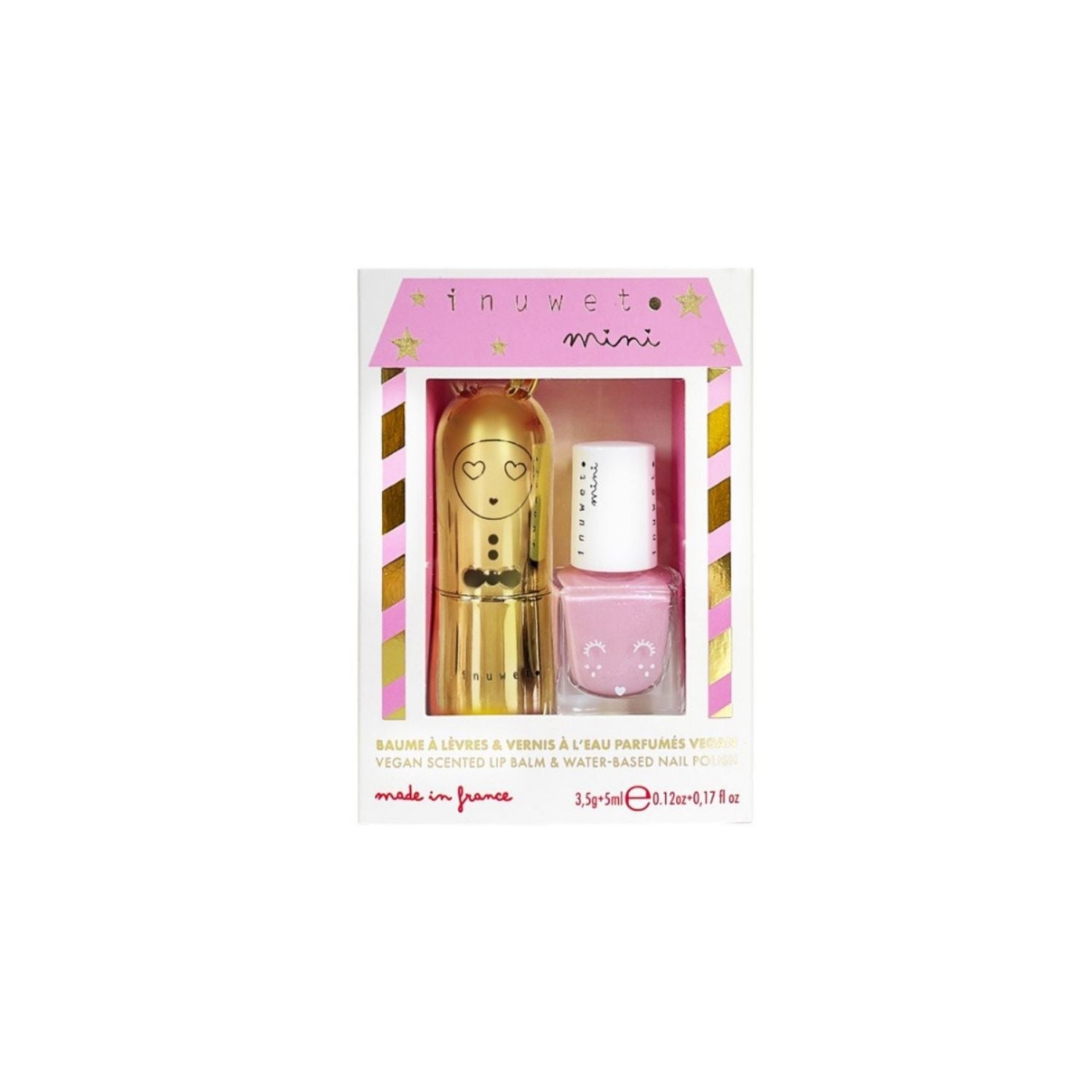 Este encantador dúo de Inuwet es el regalo ideal para introducir a niñas y niños en el juego simbólico del cuidado personal, siempre con seguridad y respeto por su piel. Incluye un bálsamo labial vegano con delicioso aroma a CHEESECAKE y un esmalte de uñas base agua en tono ROSA, perfectos para divertirse imitando a los mayores… ¡pero sin productos agresivos!