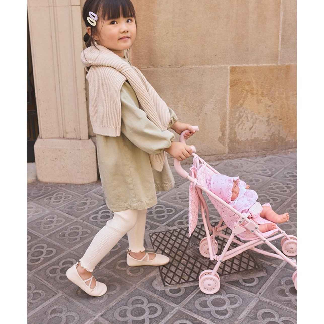 Silleta para Muñecas Flowers 🌸

Edad recomendada: A partir de 3 años
Medidas: 46 x 27 x 57 cm (plegada: 63 x 11,5 cm)
Compatible con: Muñecas de hasta 40 cm
Incluye: 1 silleta plegable