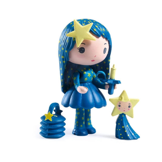 Tinyly Luz &amp; Light
🌸 Una encantadora muñequita con su inseparable mascota, perfecta para imaginar, jugar y coleccionar.

Tinyly Luz &amp; Light forma parte de la delicada colección Tinyly de Djeco. Diseñada por Virginie Brachet, esta figura combina ternura, detalle y fantasía, invitando a los peques a crear historias llenas de magia y amistad.