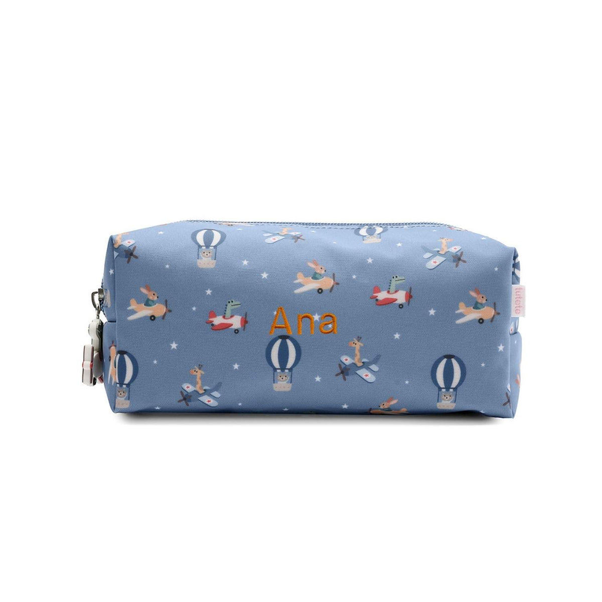 Artículos para la Vuelta al Cole Tutete bordados con el nombre de tu peque en www.manodesantaoficial.es. Personalización única, máxima calidad y envío rápido en 24h.