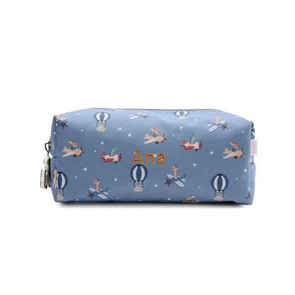 Artículos para la Vuelta al Cole Tutete bordados con el nombre de tu peque en www.manodesantaoficial.es. Personalización única, máxima calidad y envío rápido en 24h.