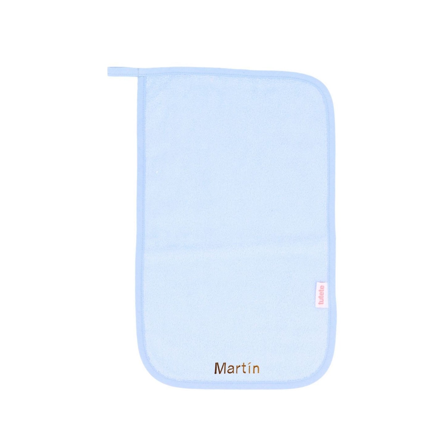 Compra la toalla escolar personalizable Blue Tutete en Mano de Santa. Toalla escolar de rizo 100% algodón con cinta para colgar y nombre bordado, perfecta para la vuelta al cole.