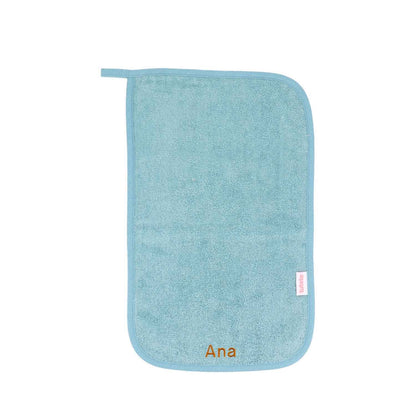 Compra la toalla escolar personalizable Iceberg Tutete en Mano de Santa. Toalla escolar de rizo 100% algodón con cinta para colgar y nombre bordado, perfecta para la vuelta al cole.