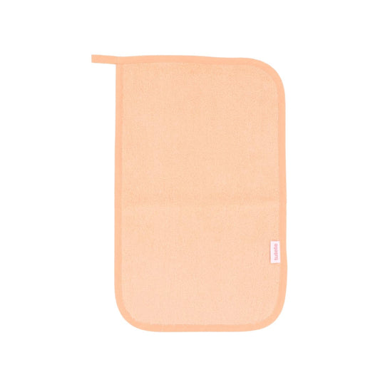 Compra la toalla escolar personalizable Mango Tutete en Mano de Santa. Toalla escolar de rizo 100% algodón con cinta para colgar y nombre bordado, perfecta para la vuelta al cole.