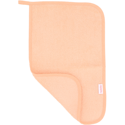 Compra la toalla escolar personalizable Mango Tutete en Mano de Santa. Toalla escolar de rizo 100% algodón con cinta para colgar y nombre bordado, perfecta para la vuelta al cole.