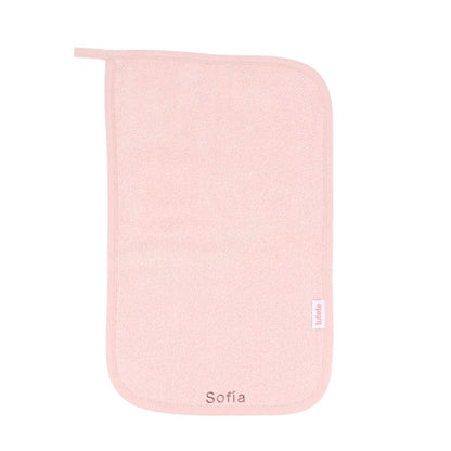 Compra la toalla escolar personalizable Rosa Tutete en Mano de Santa. Toalla escolar de rizo 100% algodón con cinta para colgar y nombre bordado, perfecta para la vuelta al cole.