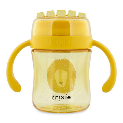 Consigue el Vaso Anti-derrame 360 León de Trixie. Taza de aprendizaje infantil con asas, hecha de Tritan™ resistente. Perfecta para beber de forma autónoma y sin derrames.