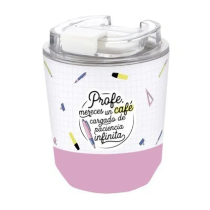 Porque tu Súper Profe necesita su dosis de energía diaria, este vaso térmico es su mejor aliado. Con un diseño moderno y práctico, mantiene el café bien caliente hasta 4 horas o las bebidas frías hasta 6 horas, ideal para acompañarlo en su día a día.

Fabricado con acero inoxidable 304 de doble capa, garantiza resistencia, durabilidad y un aislamiento térmico óptimo. Además, su cierre seguro anti-derrames evita accidentes, permitiendo que lo lleve con total tranquilidad al trabajo, en el coche o en cualquie