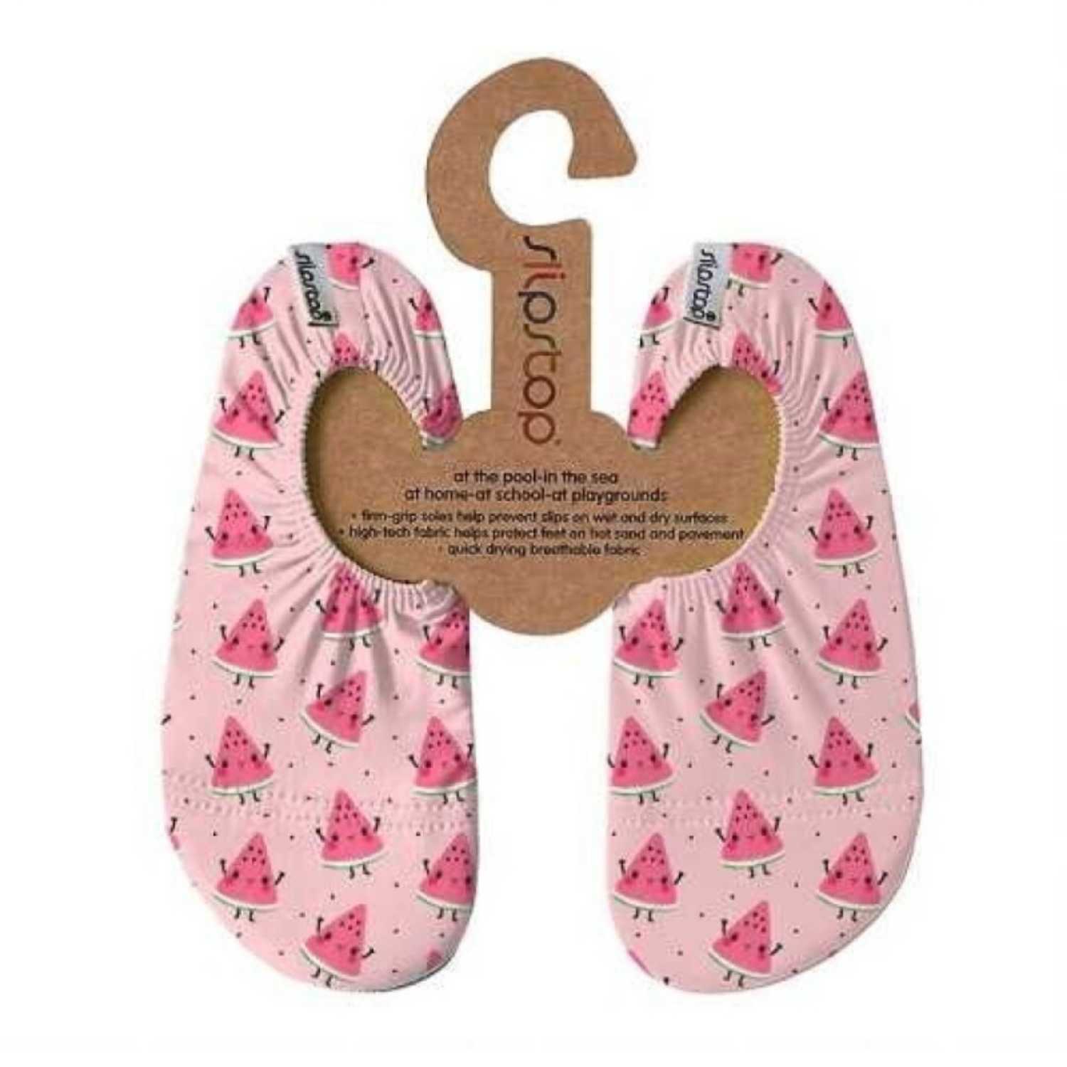 Descubre la zapatilla antideslizante EMILY SANDÍAS&nbsp;de la exclusiva colección Slip Stop y BTBOX. Diseñadas para ofrecer seguridad en superficies secas, mojadas o calientes, estas zapatillas son el calzado definitivo para el verano y el interior. Gracias a su composición elástica, se ajustan perfectamente al pie, permitiendo libertad de movimiento total mientras protegen contra el calor del suelo y los resbalones en la piscina. Son fáciles de limpiar, ya que admiten lavado a máquina, y garantizan una dur