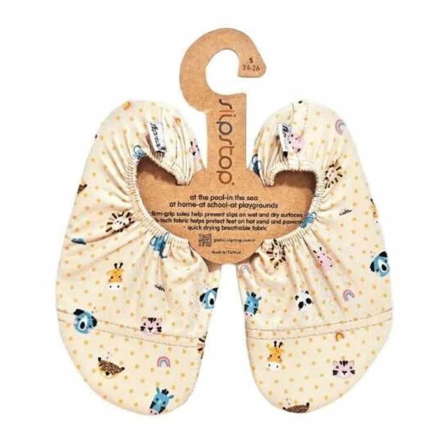 Descubre la zapatilla antideslizante Zoo family de la exclusiva colección Slip Stop y BTBOX. Diseñadas para ofrecer seguridad en superficies secas, mojadas o calientes, estas zapatillas son el calzado definitivo para el verano y el interior. Gracias a su composición elástica, se ajustan perfectamente al pie, permitiendo libertad de movimiento total mientras protegen contra el calor del suelo y los resbalones en la piscina. Son fáciles de limpiar, ya que admiten lavado a máquina, y garantizan una durabilidad