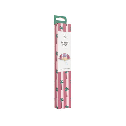 Abanico "En modo playa" de madera y tela. El regalo ideal para amantes del mar. Incluye colgador de mano y caja decorativa. Diseñado en España para combatir el calor con estilo.