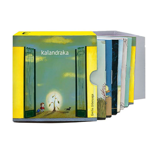 Bolsita de cumple con una flashcard de "superpoderes" y Mini libro Kalandraka - manodesantaoficial