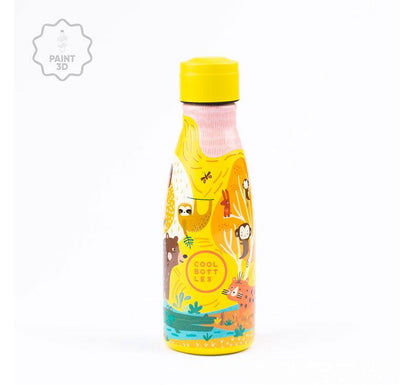 La botella con los animales de la Jungla mas divertidos ya ha llegado a Mano de Santa!  ¡Descubre la botella isotérmica para niños de 36 horas de frío y 18 de calor! Su tecnología Triple Cool™ mantendrá tus bebidas frías y calientes con total comodidad. Tapón rosca marca cool Bottles