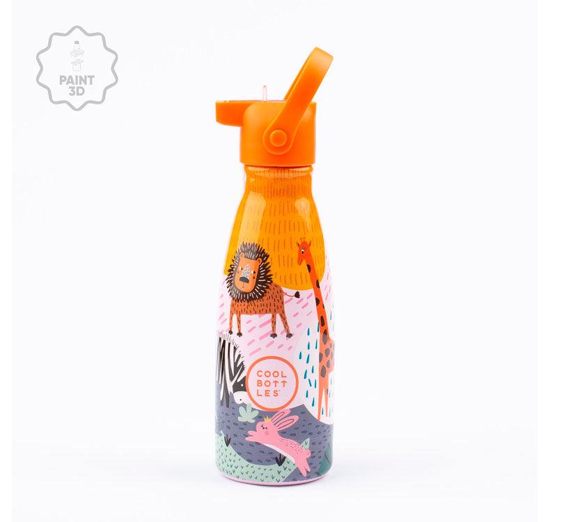 ¡La botella con los animales de la Sabana mas divertidos ya ha llegado a Mano de Santa!  ¡Descubre la botella isotérmica para niños de 36 horas de frío y 18 de calor! Su tecnología Triple Cool™ mantendrá tus bebidas frías y calientes con total comodidad.  marca cool Bottles