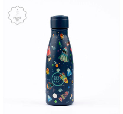 Diseños space Rockets inspirado en planetas y cohetes la botella isotérmica para niños de 36 horas de frío y 18 de calor! Su tecnología Triple Cool™ mantendrá tus bebidas frías y calientes con total comodidad. con tapon de rosca  marca COOL BOTTLES