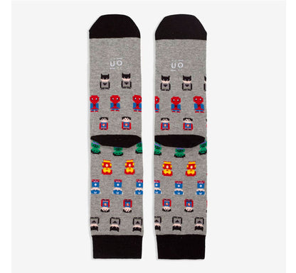 Consigue los calcetines "Papá, eres mi superhéroe" en Mano de Santa. Algodón premium tejido en España, talla 41-46. ¡El regalo más original y cómodo para papá!