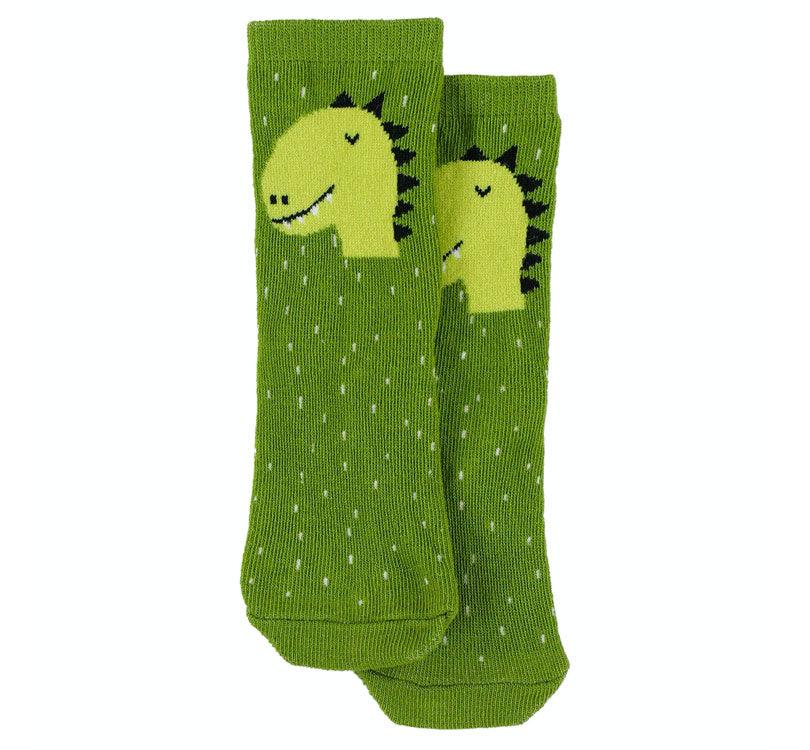 pack dos calcetines Nuestros calcetines con animalitos como este modelo del Dino son la alegría de los peques y a nosotros nos encantan por que son respetuosos con sus piececitos. Con esa preciosas "espinitas" y motitas alegres, ¡Caminar nunca fue tan divertido! marca trixie