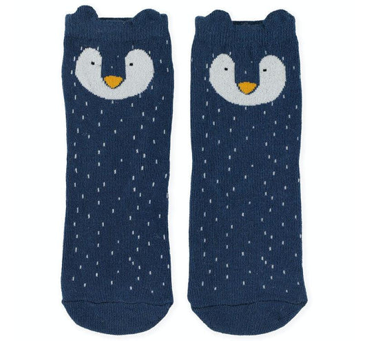 Nuestros calcetines con animalitos como este modelo del Pingüino son la alegría de los peques y a nosotros nos encantan por que son respetuosos con sus piececitos. Con esa preciosas orejitas y motitas alegres, ¡Caminar nunca fue tan divertido! marca trixie