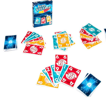 artas del juego el emocionante juego Alto Voltaje! En la mesa hay una carta con un número que debes sumar o restar rápidamente. ¡Encuentra la carta en tu mano que tenga el resultado correcto y sé más rápido que los demás jugadores!