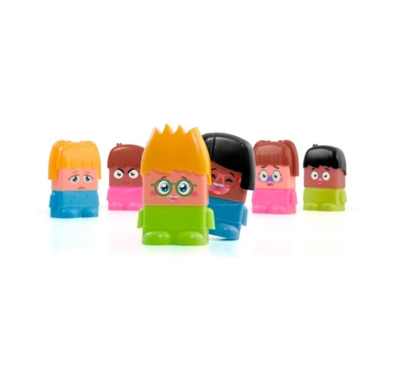 6 personajes y piezas de cabezas, representando emociones diferentes, además de pelos y cuerpos intercambiables, ¡podrás darles personalidad única! emotiblocks de Imagiland