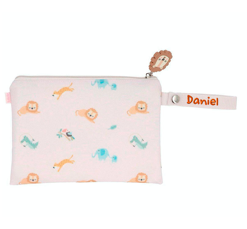 bolsita pequeña resistente y personalizable para el almuerzo de tu pequeño, la funda para bocadillo Impermeable Savannah Personalizable de Tutete es justo lo que necesitas. HILO NARANJA

