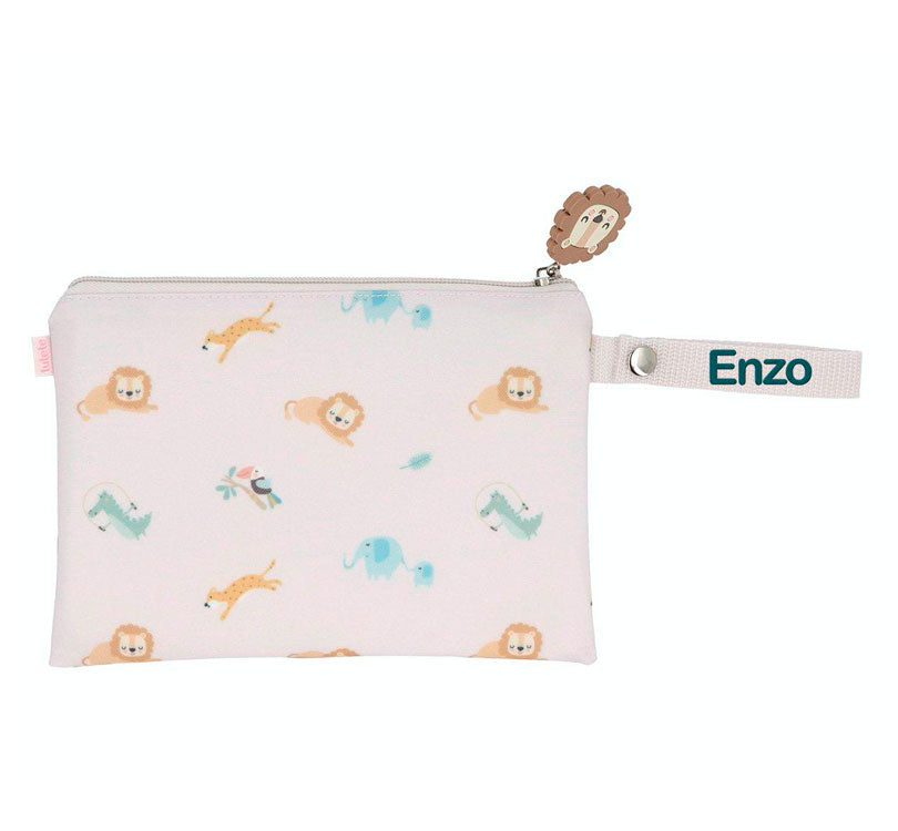 bolsita pequeña resistente y personalizable para el almuerzo de tu pequeño, la funda para bocadillo Impermeable Savannah Personalizable de Tutete es justo lo que necesitas.HILO VERDE
