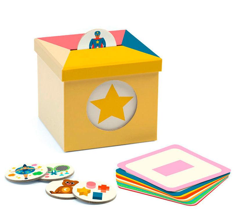 caja hucha del juego educativo kioukoi de clasificar  elementos según la tarjeta de formas o patrones de la marca djeco, con muchos colores