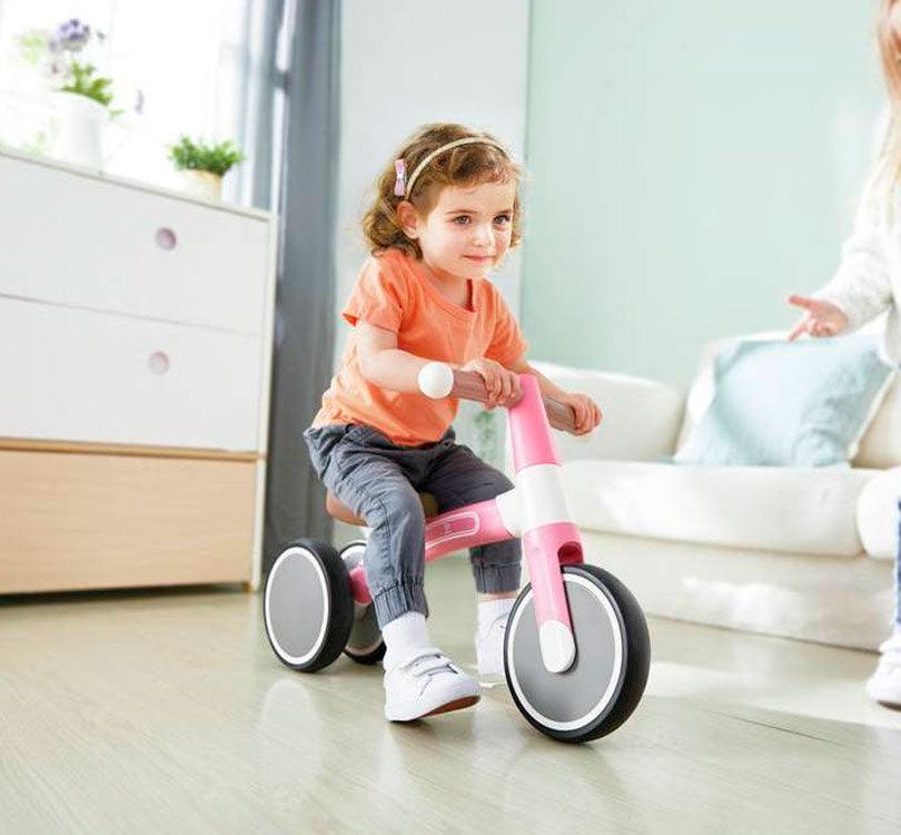 Mi Primer Triciclo Rosa!  Su ligero y resistente marco de 1,6 kg lo hace fácil de manejar; ¡perfecto para los peques que quieran mejorar su equilibrio y habilidades motrices y aprender a montar bicis con facilidad! lifestyle hace