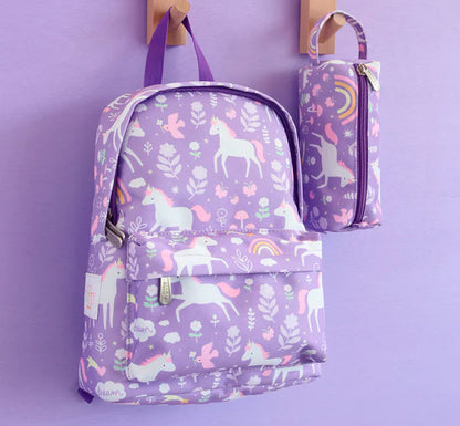 Esta adorable mochila lila tiene unicornios, flores y arco iris, ¡perfecta para el cole o la primera etapa de escuela infantil! Con un espacioso compartimento principal y un bolsillo delantero con cremallera, tirantes y panel trasero acolchados y una correa segura para el pecho