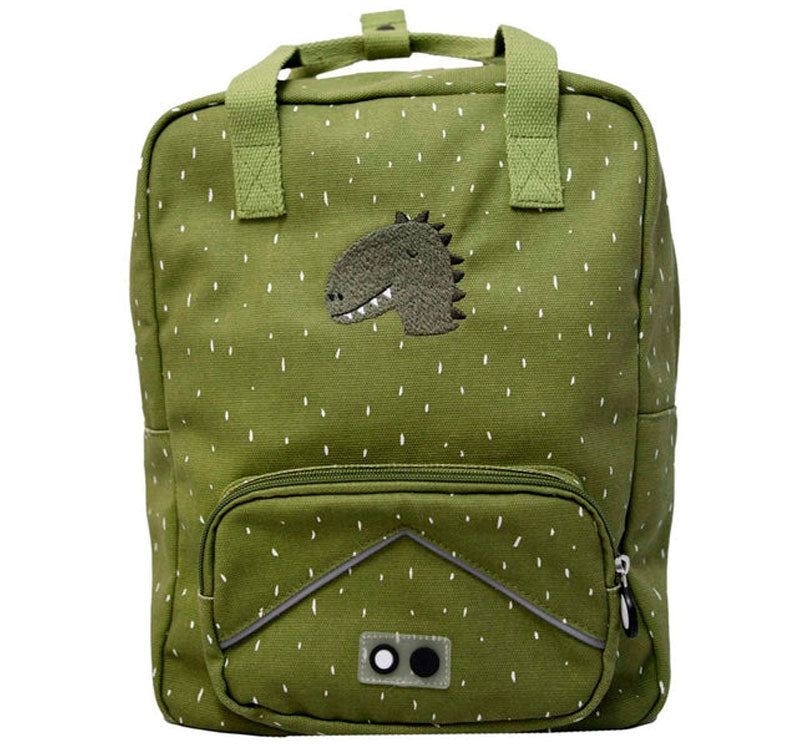 Esta mochila grande de Dino, con su carita bordada y su práctico bolsillo con reflectante en la parte frontal conquistará el corazón de vuestros peques y también el tuyo mochila grande dino trixie verde seco