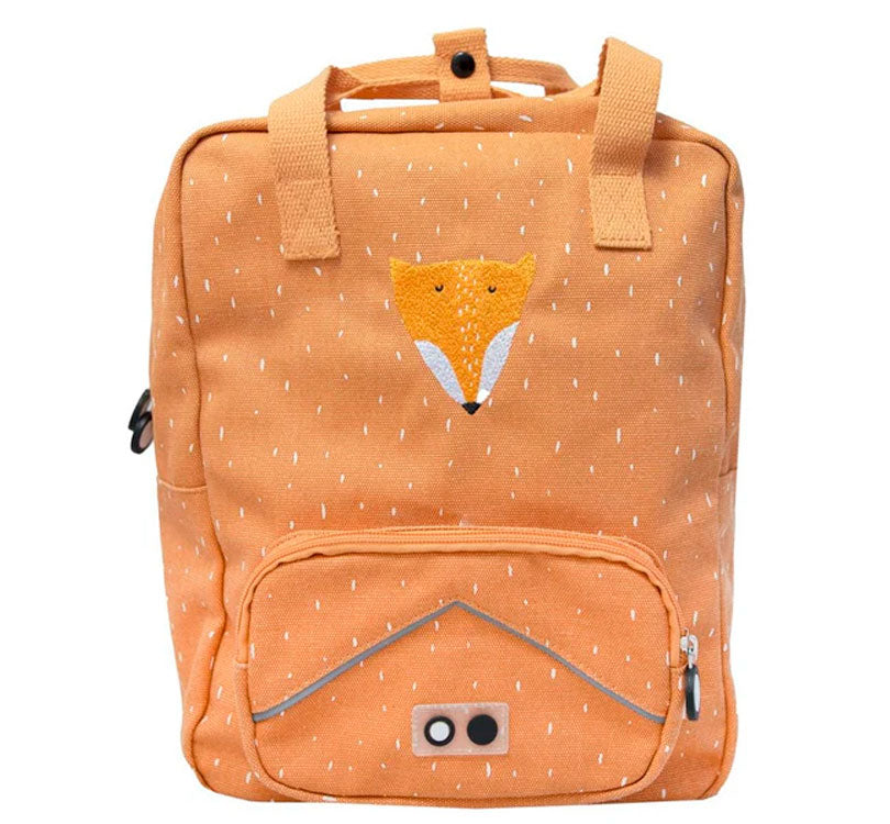 Esta mochila grande de Zorro, con su carita bordada y su práctico bolsillo con reflectante en la parte frontal conquistará el corazón de vuestros peques y también el tuyo  frontal color naranja caldero y bordado de zorro marca trixie