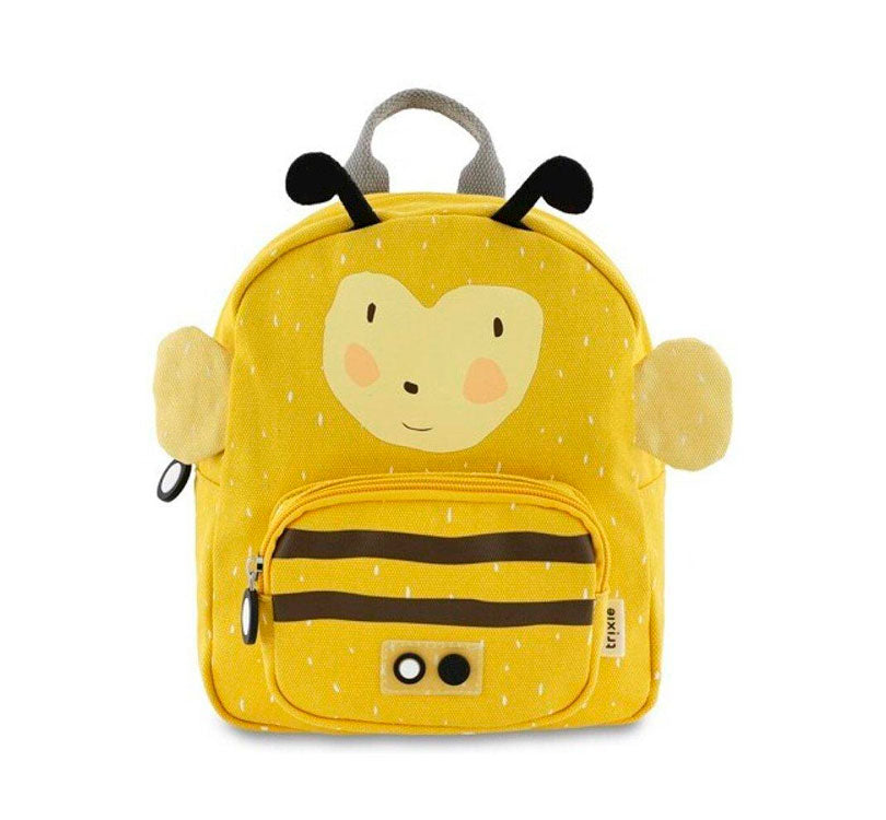 Esta mochila con forma de Abeja, con su carita impresa y sus alitas adorables, conquistará el corazón de vuestros peques. Sus asas acolchadas y ajustables brindan comodidad en cada paso, mientras el cierre con clip en el pecho evita cualquier percance. modelo INFANTIL ABEJA trixie