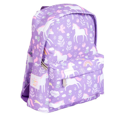 Esta adorable mochila lila tiene unicornios, flores y arco iris, ¡perfecta para el cole o la primera etapa de escuela infantil! Con un espacioso compartimento principal y un bolsillo delantero con cremallera, tirantes y panel trasero acolchados y una correa segura para el pecho LITTLE LOVELY COMPANY