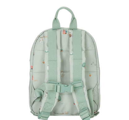 Mochila infantil La granja Little Dutch es preciosa y perfecta para el primer ciclo de infantil, una mochila muy ligera y con un tamaño ideal para sus primeros cursos de escuelita. Además están fabricadas con plástico de 10 botellas PET recicladas ¿Qué más le podemos pedir? trasera