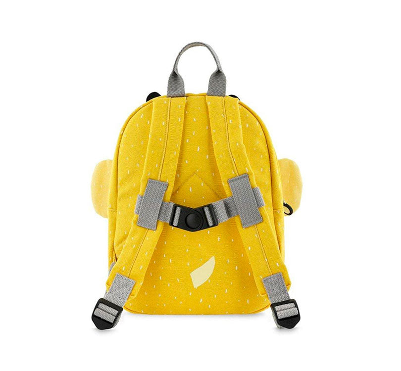 mochila pequeña abeja trixie Esta mochila con forma de Abeja, con su carita impresa y sus alitas adorables, conquistará el corazón de vuestros peques. Sus asas acolchadas y ajustables brindan comodidad en cada paso, mientras el cierre con clip en el pecho evita cualquier percance. trasera