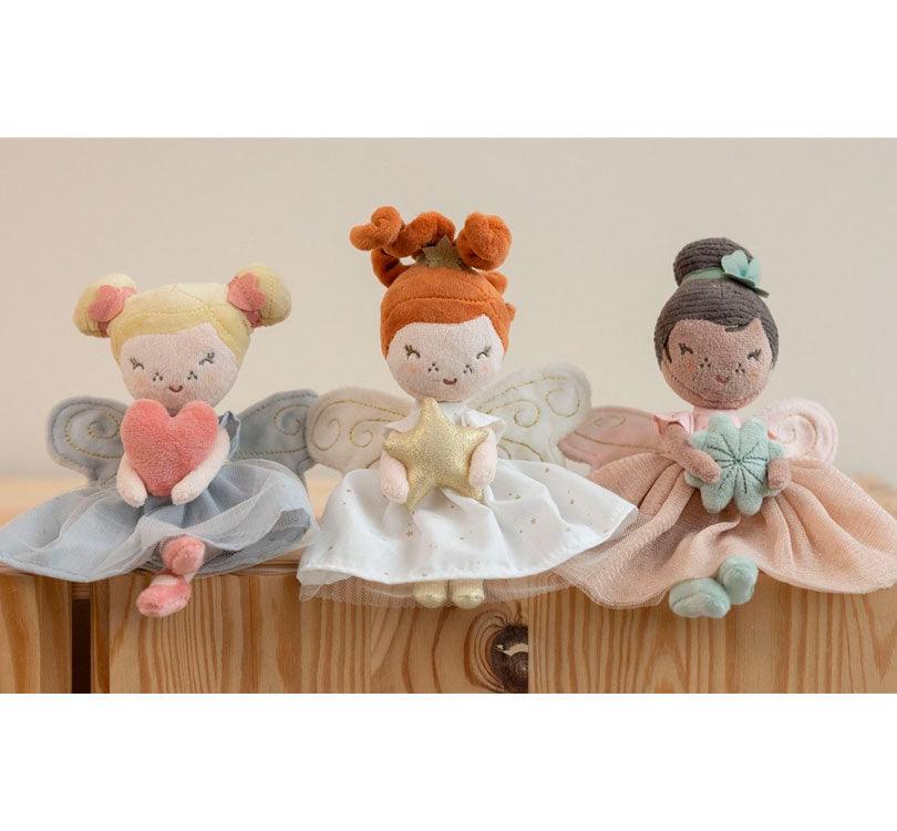 FOTO DE LAS TRES HADAS DE Little Dutch LA DEL MAO, LA DE LA ESPERANZA Y LA DE LA SUERTE, QUE SON MUÑECAS DE TRAPO DE TAMAÑO PEQUEÑA RUBIA, PELIRROJA, Y MORENA