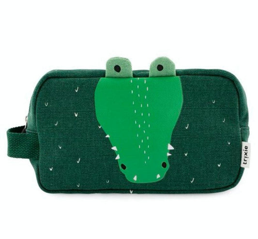 Neceser con forma de la colección COCODRILO de trixie Con un amplio bolsillo con cierre de cremallera y un pequeño bolsillo interior. Con asa para llevarlo cómodamente. en color verde brillante