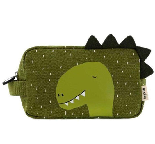 Neceser con forma de la colección Dino de trixie Con un amplio bolsillo con cierre de cremallera y un pequeño bolsillo interior. Con asa para llevarlo cómodamente. en color verde kaki