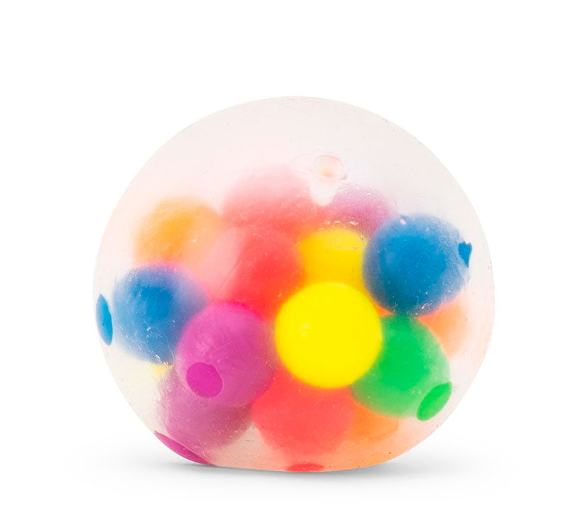 Esta bola que está llena de otras bolitas brillantes es perfecta para ello.  Está fabricada con materiales no tóxicos y tiene una goma suave con la que se estruja, golpea y estira fácilmente marca scrunchems