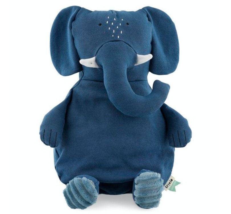 Este adorable elefante querrá ser muy abrazado por tus peques ¡Es tan adorable!  En un color azul denim que es una fuente de abrazo constantes, ideal para los peques de la casa, muy gustoso al estar hecho de algodón orgánico. ¡Y los piececitos en pana gruesa son el toque mágico! PELUCHE ELEFANTE GRANDE MARCA TRIXIE