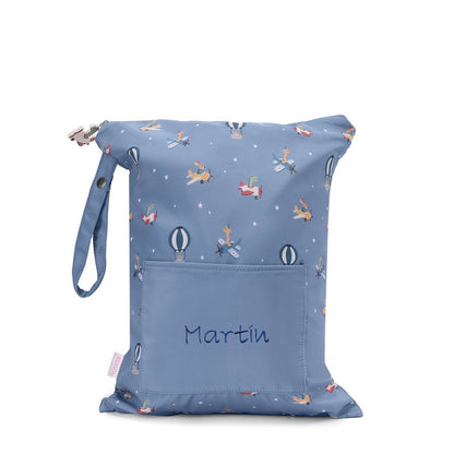 Artículos para la Vuelta al Cole Tutete bordados con el nombre de tu peque en www.manodesantaoficial.es. Personalización única, máxima calidad y envío rápido en 24h.