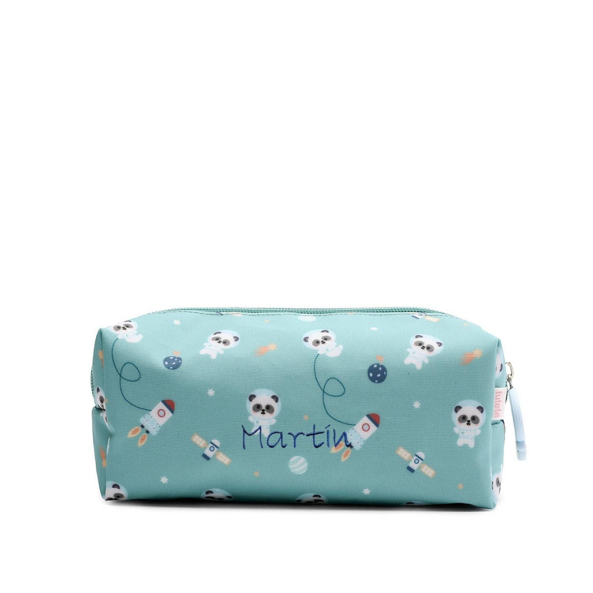 Artículos para la Vuelta al Cole Tutete bordados con el nombre de tu peque en www.manodesantaoficial.es. Personalización única, máxima calidad y envío rápido en 24h.