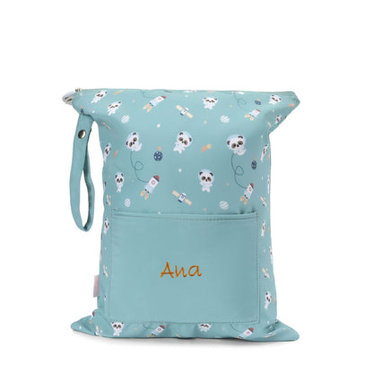 Artículos para la Vuelta al Cole Tutete bordados con el nombre de tu peque en www.manodesantaoficial.es. Personalización única, máxima calidad y envío rápido en 24h.