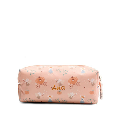Artículos para la Vuelta al Cole Tutete bordados con el nombre de tu peque en www.manodesantaoficial.es. Personalización única, máxima calidad y envío rápido en 24h.