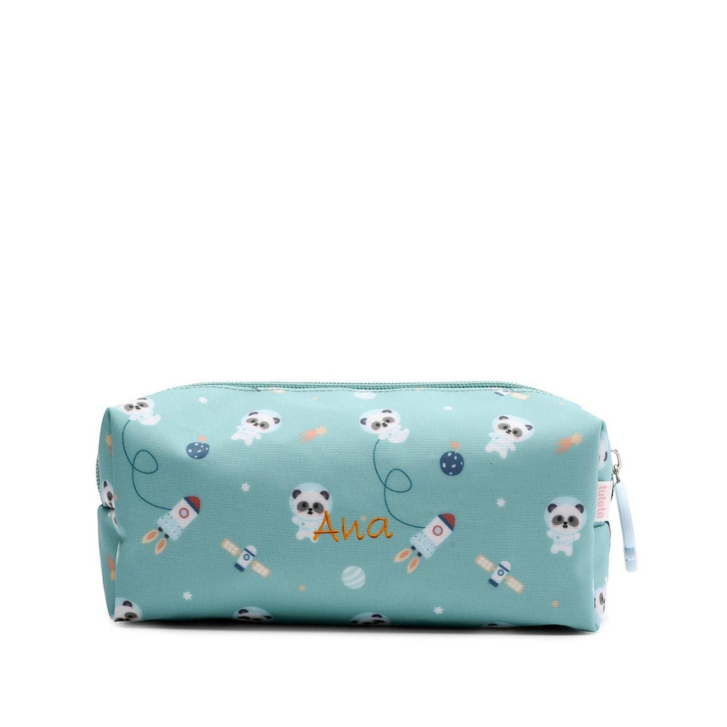 Artículos para la Vuelta al Cole Tutete bordados con el nombre de tu peque en www.manodesantaoficial.es. Personalización única, máxima calidad y envío rápido en 24h.