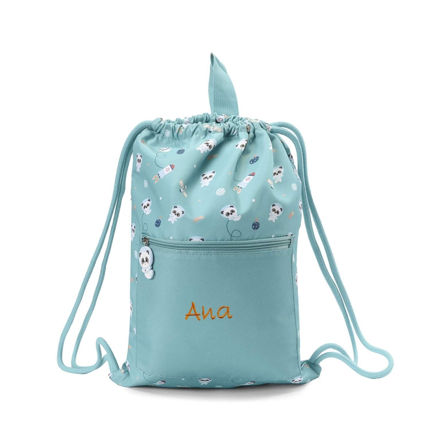 Artículos para la Vuelta al Cole Tutete bordados con el nombre de tu peque en www.manodesantaoficial.es. Personalización única, máxima calidad y envío rápido en 24h.