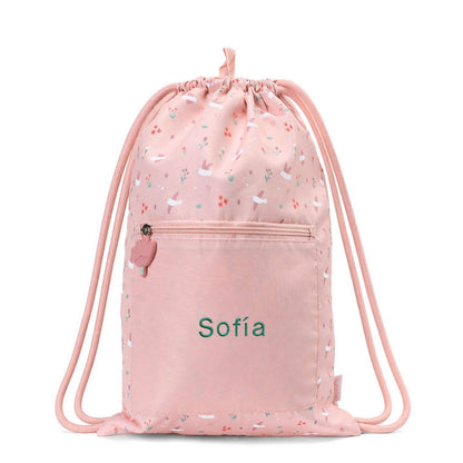Artículos para la Vuelta al Cole Tutete bordados con el nombre de tu peque en www.manodesantaoficial.es. Personalización única, máxima calidad y envío rápido en 24h.