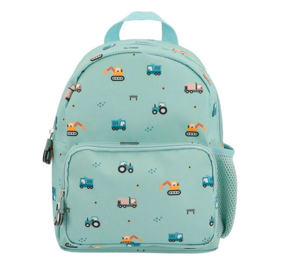 Mochila Infantil Trucks Personalizable es perfecta para esos pequeños aventureros en su regreso a clases!&nbsp; esta mochila es un must-have para llevar a la escuela.; El tamaño pequeño es perfecto para llevar una muda y puede ser personalizado con su nombre. Además, cuenta con un bolsillo frontal para llevar cómodamente su juguete favorito